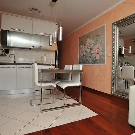 Four Winds Apartment